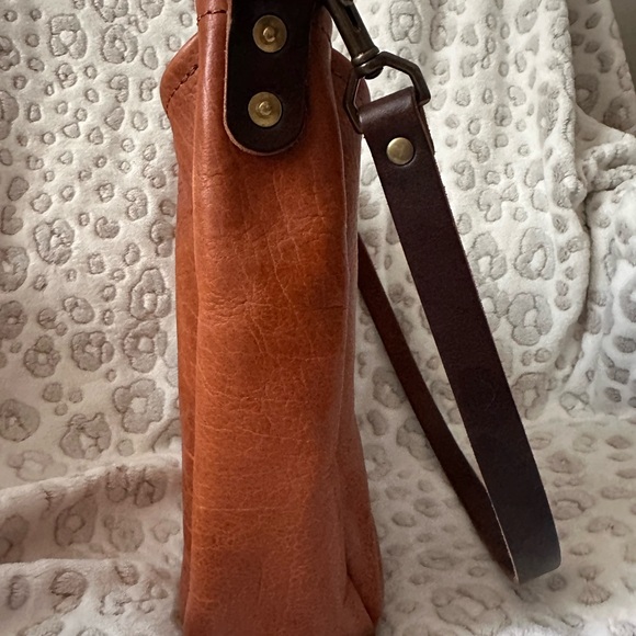 Go Forth Goods Small Celeste Shoulder Bag in Peanut Bison - Picture 6 of 13